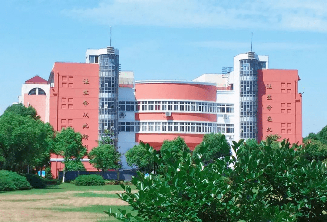 06原名:華東康橋國際學校更名後:康橋學校崑山校區學段:幼兒園,小學