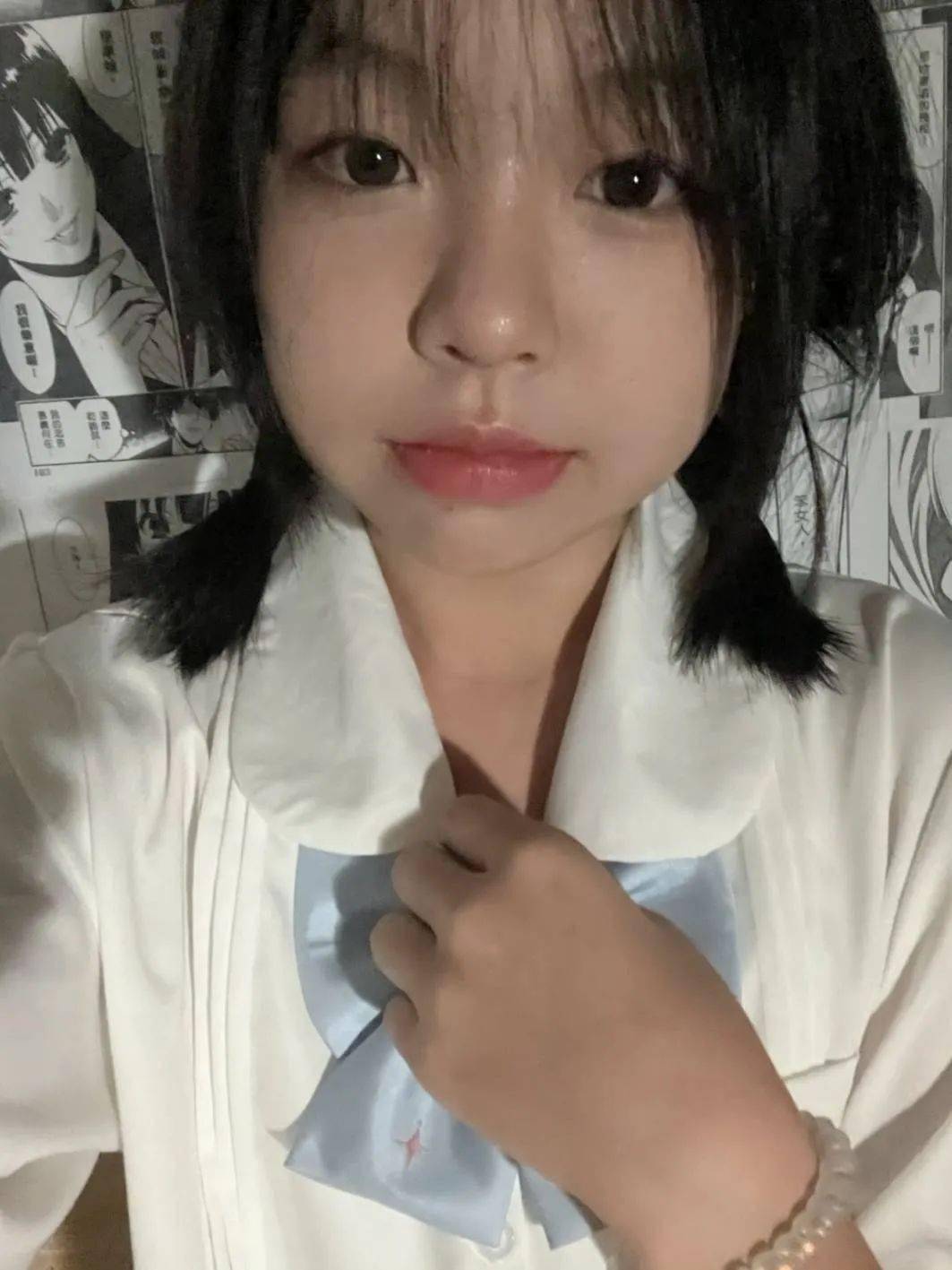 姓名:小菜学校:邝维煜纪念中学年级:八年级想说的话:滑板 jk lolita