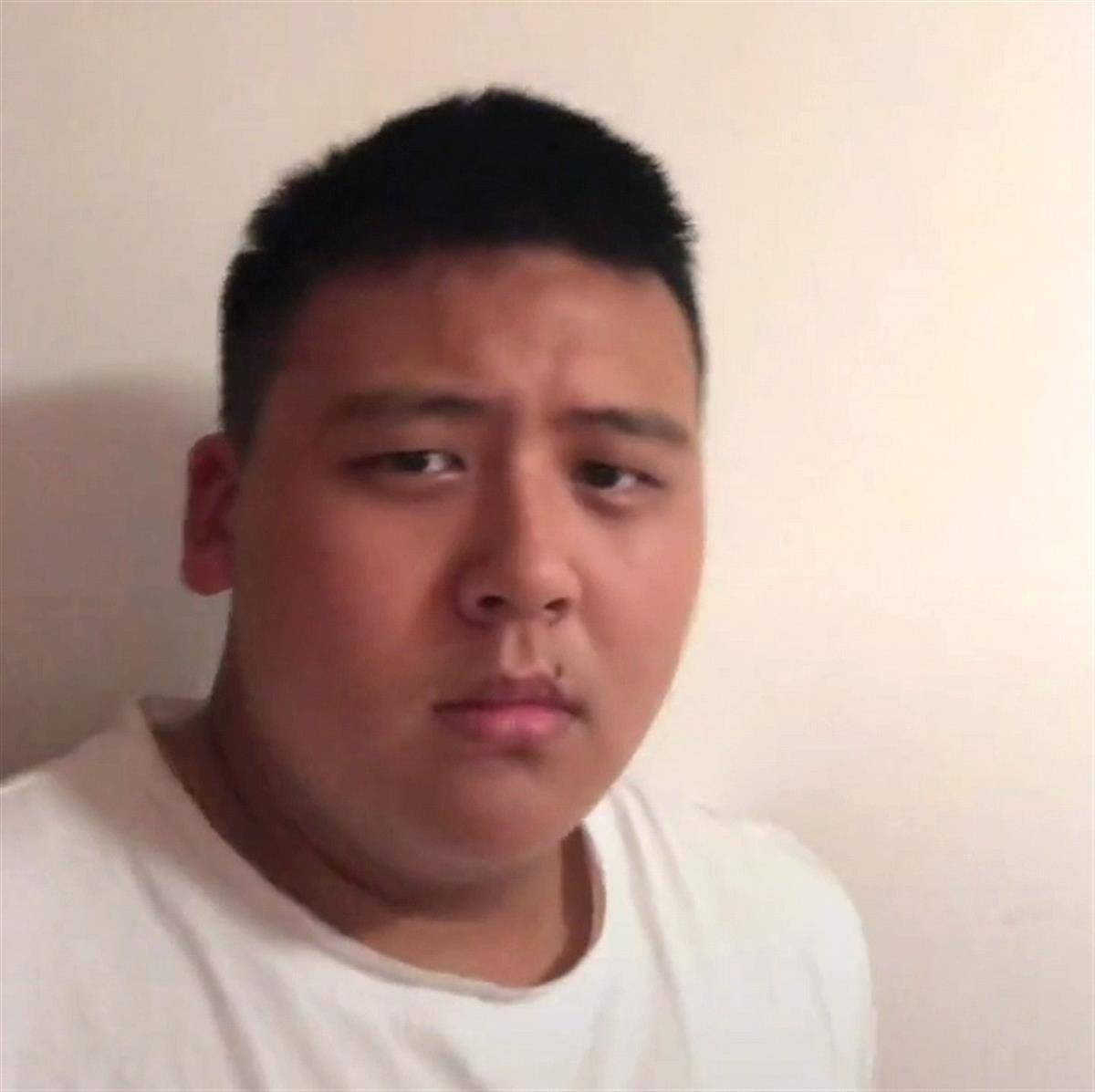 胖小伙减重80斤变帅哥走红,当事人:疫期在家锻炼_减肥_洪同学_视频