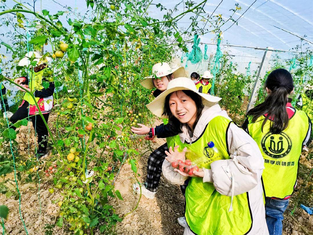 赤壁研学小镇营地用劳模精神绘就孩子成长底色