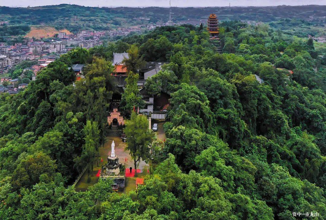 重龙山名胜景区,唐,宋以来就是著名的旅游胜地,雄踞资中县城资中,位临