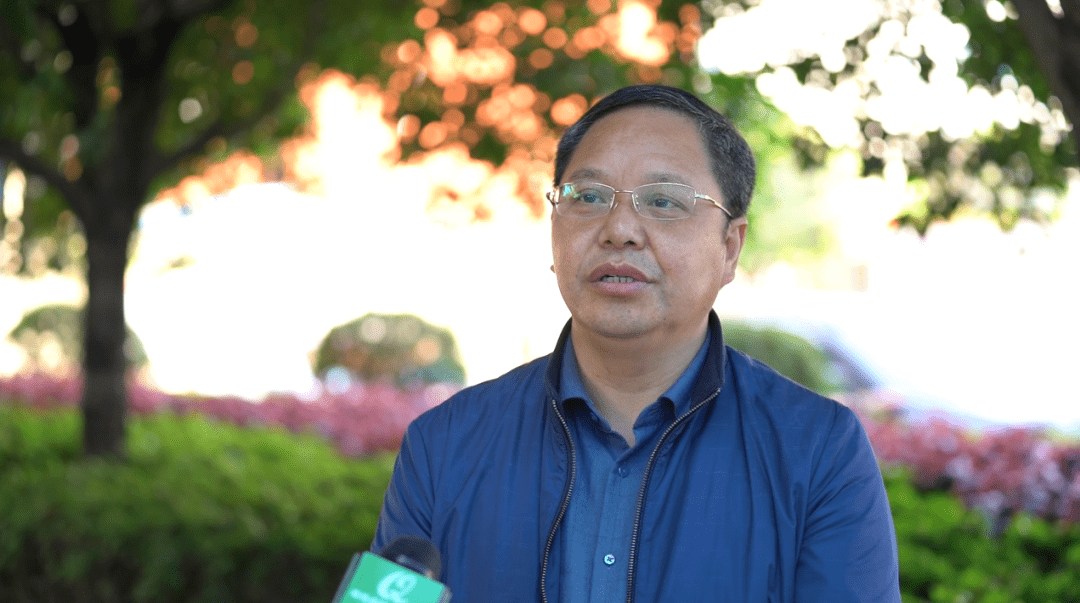 县审计局 局长 张火冰推进蕲春经济社会高质量发展争当金牌"店小二"