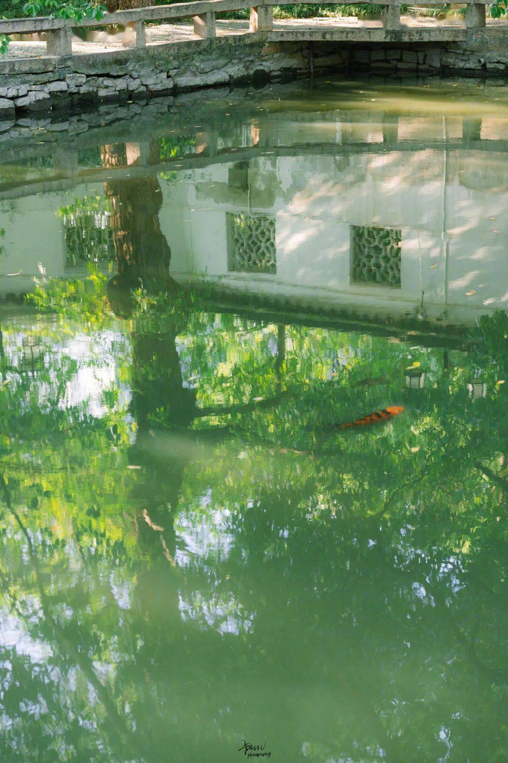 听琴山光悦鸟性潭影空人心