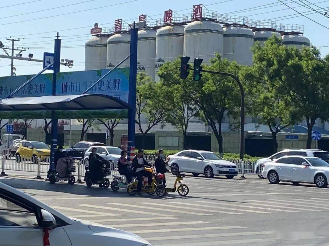 電動車過這個路口像是在渡劫