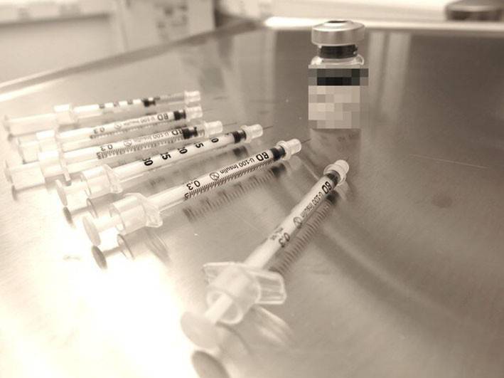 另外比较有可能的就是琥珀胆碱了,这是一种烟碱型乙酰胆碱受体阻断剂