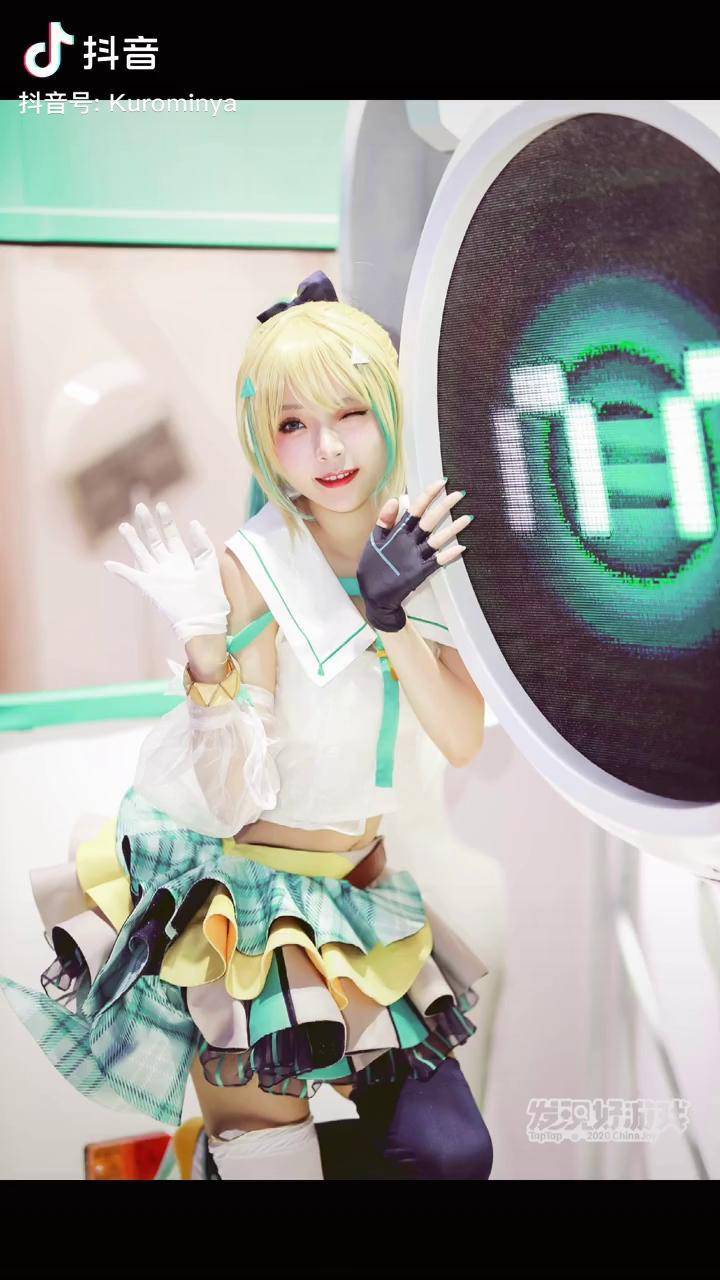 嘿这里是taptap的看板娘嗒啦啦同一屋檐下cos高绮莲糕糕兽cosplay漫展