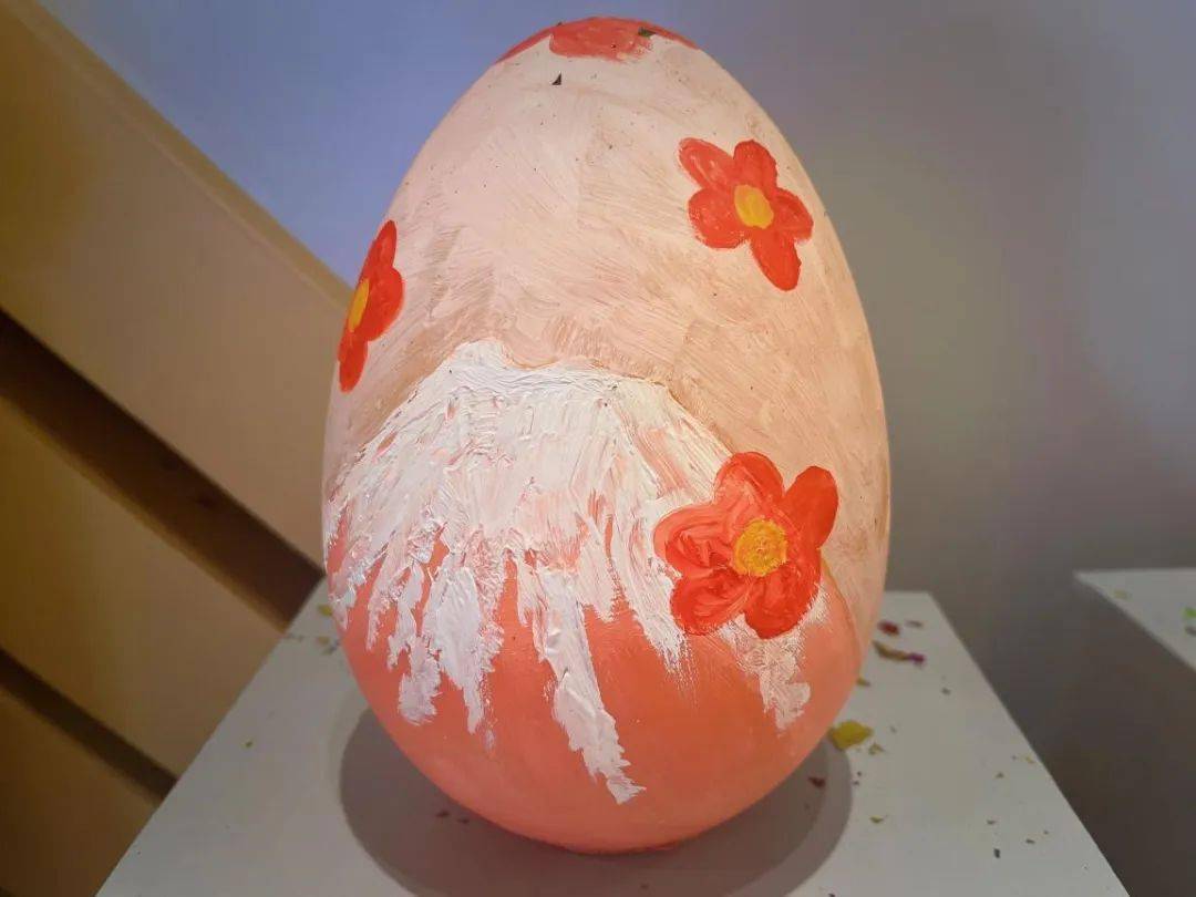 武汉江语城案场"赏春彩蛋"中铁建物业武汉中心精心在案场空间增添春季