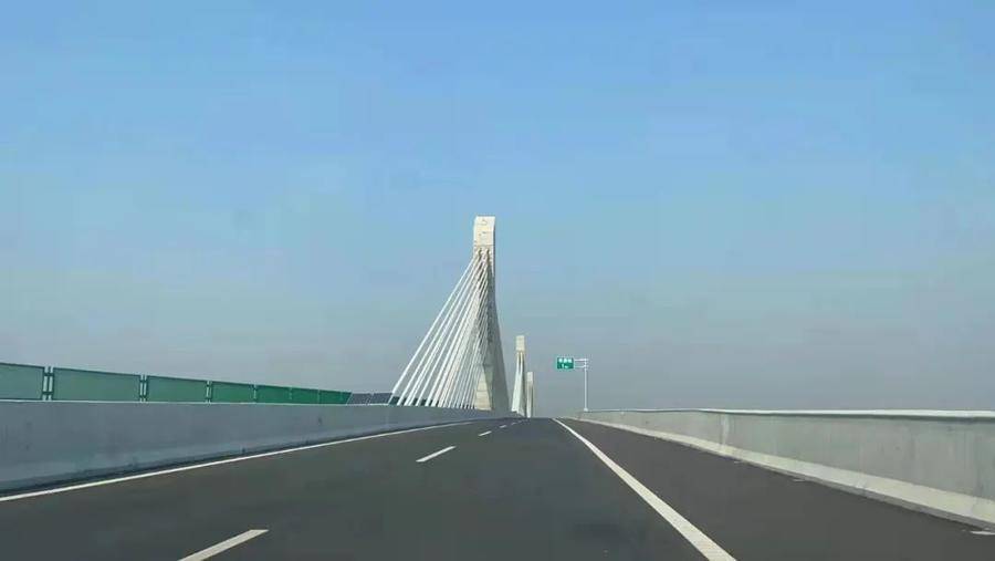 东平历史上第一座跨黄河大桥一一聊泰黄河公路大桥通车
