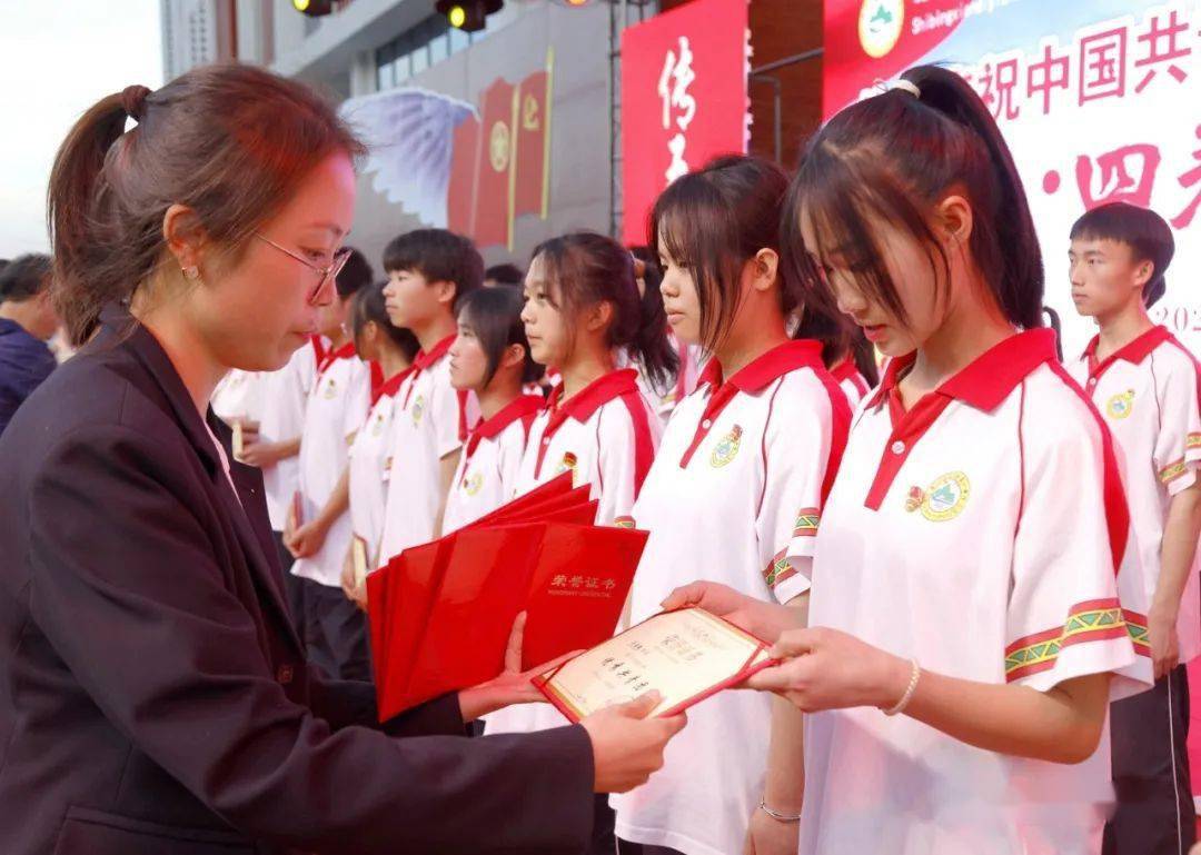 特稿让青春踏上新征程67施秉一中开展纪念五99四青年节系列活动