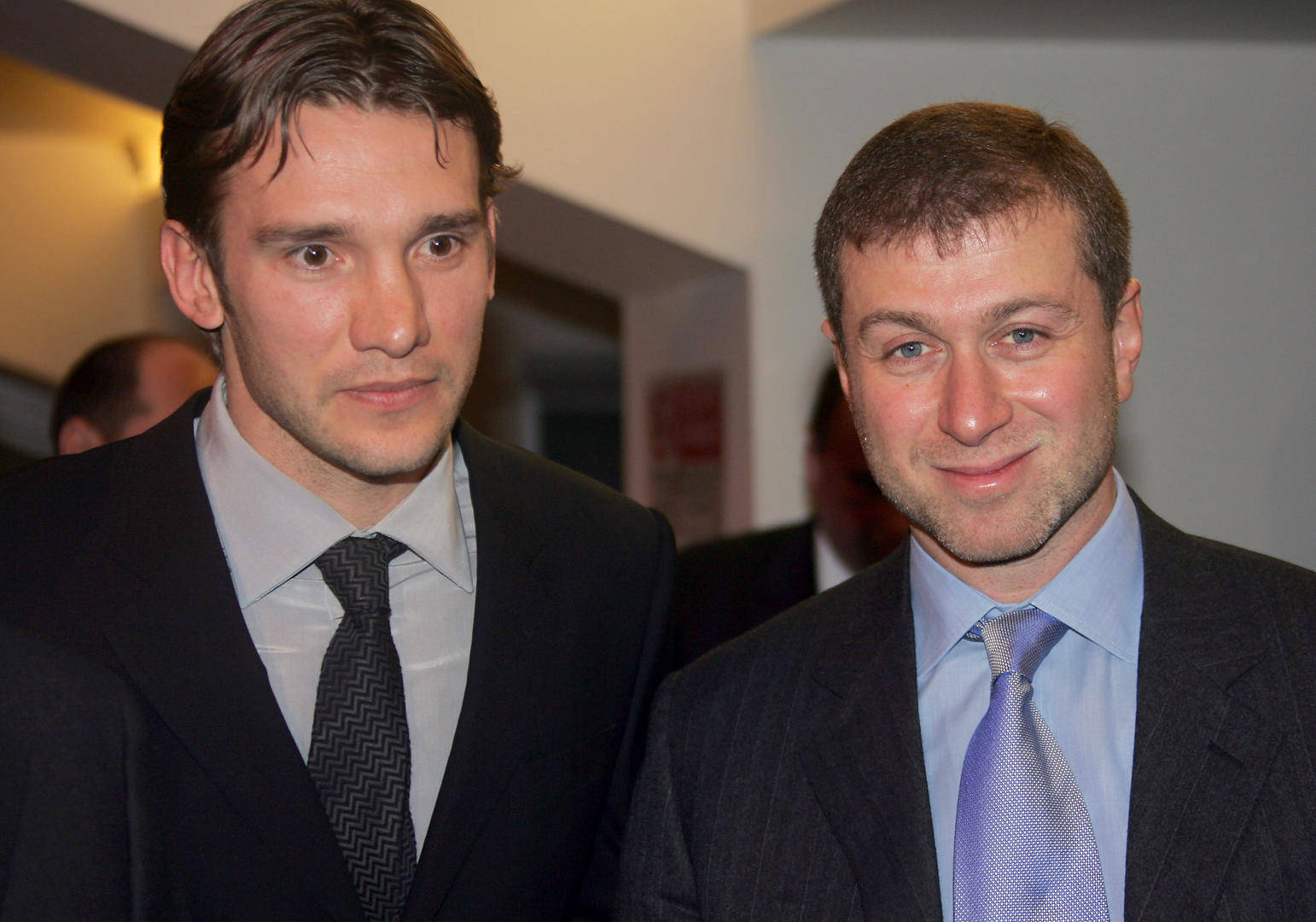 阿布拉莫维奇与舍甫琴科 图据ic photo在金元足球的冲击下,世界足坛的