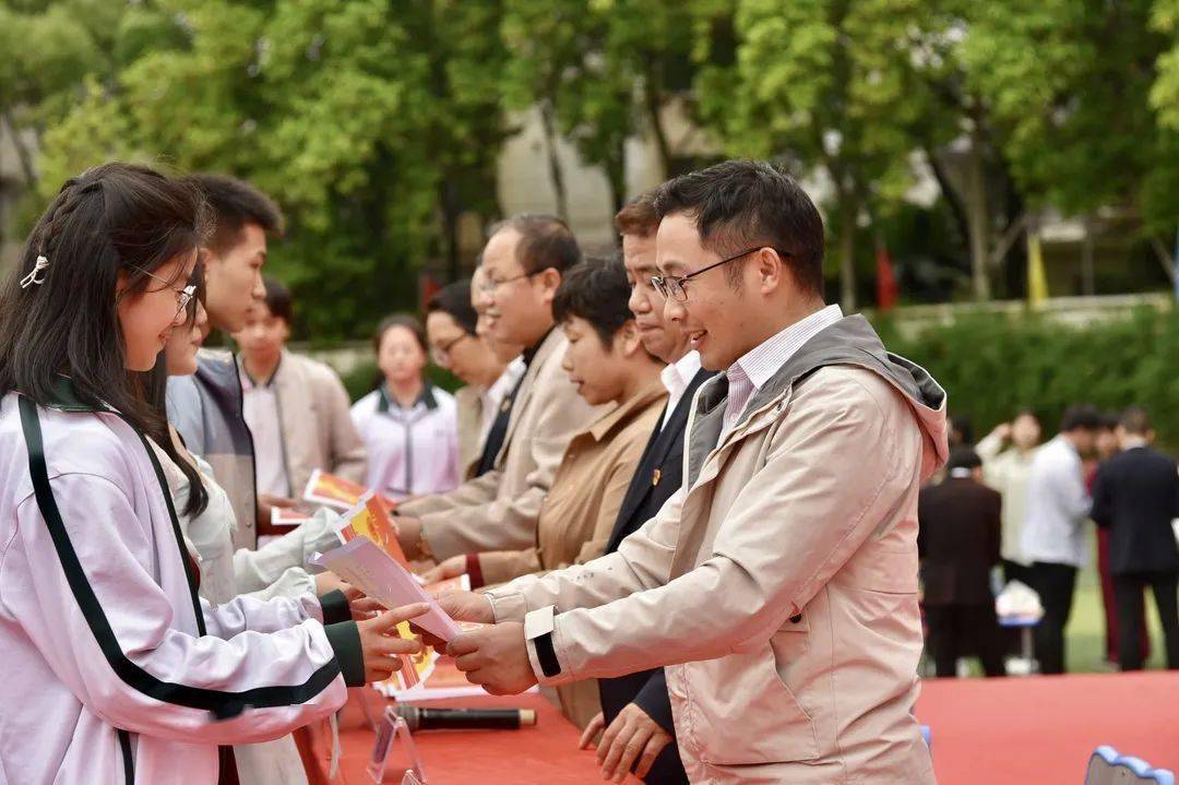 【"五红"培根铸魂】赣州四中"五红"培根铸魂主题教育活动汇报演出暨第