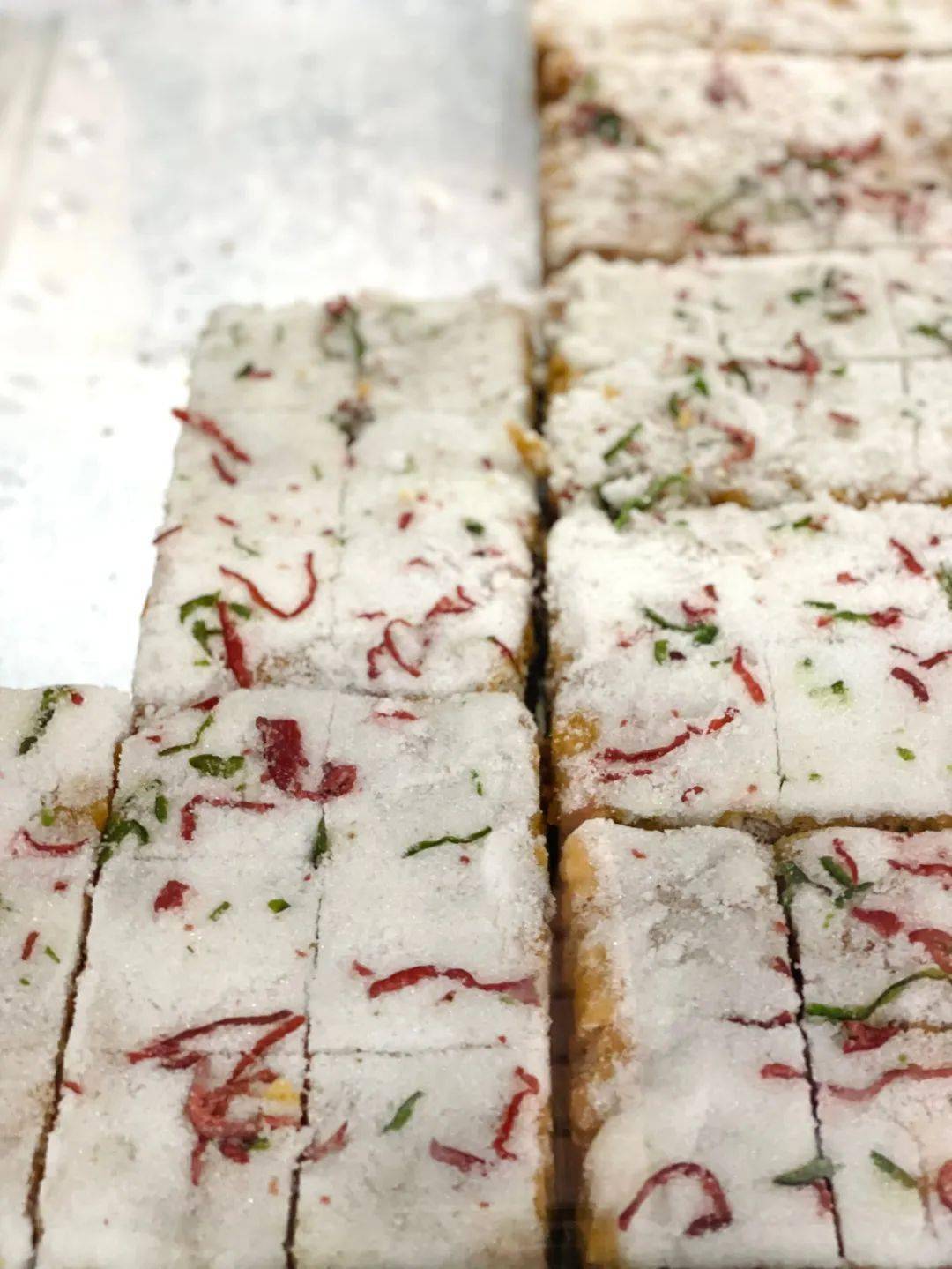 小时候常吃的百子糕许多年都没有见过了,然而在洞天依旧可以买到~除此