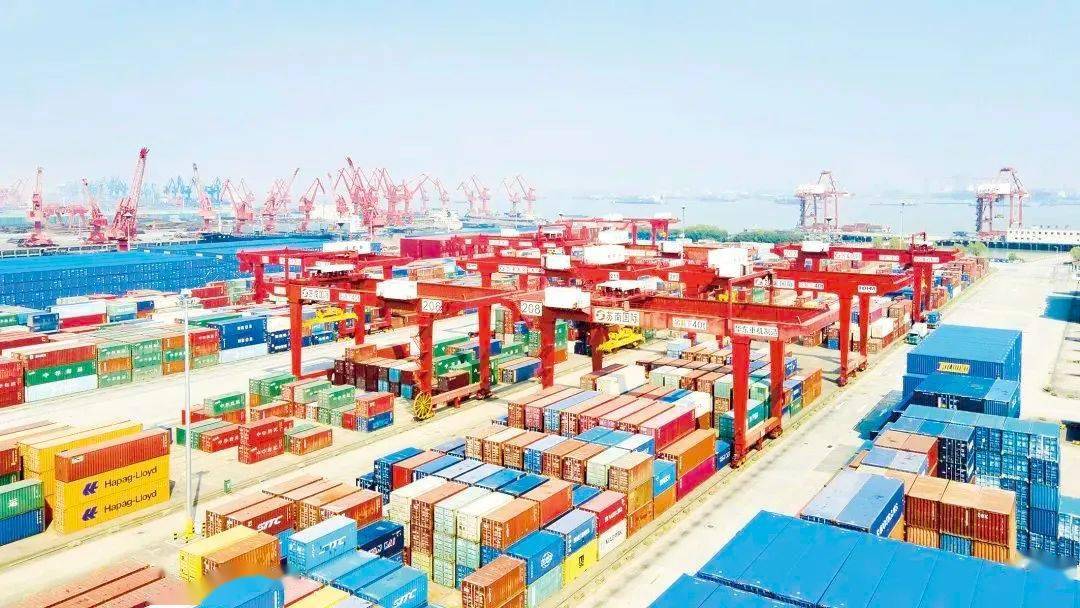 临港头条|"陆改水"助力货运物流保供保畅_江阴_出运_苏南