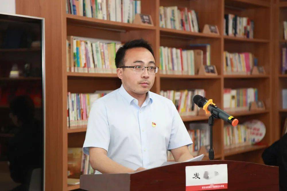 莲湖区"城市社区观察员"代表,美团外卖青年路站点站长刘驰发言,"作为