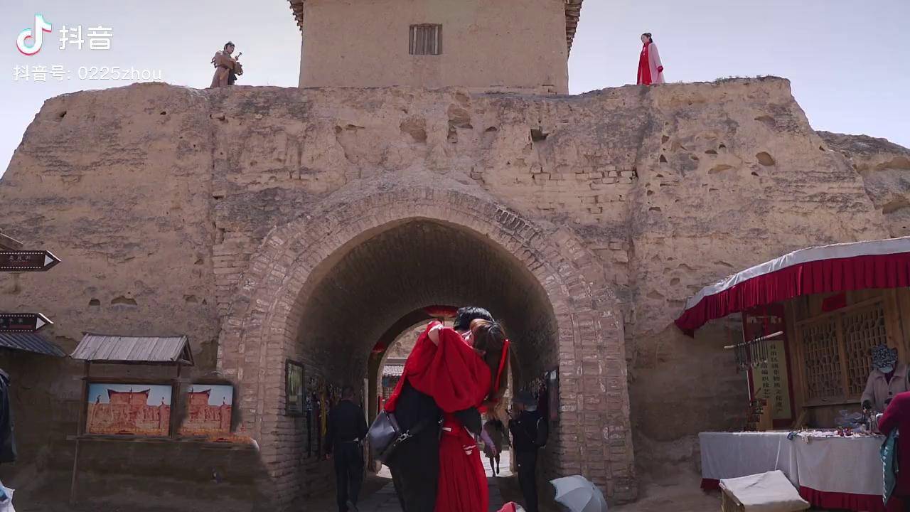 跟上潮流的镇北堡西部影城快来一起冲抖艺镇北堡