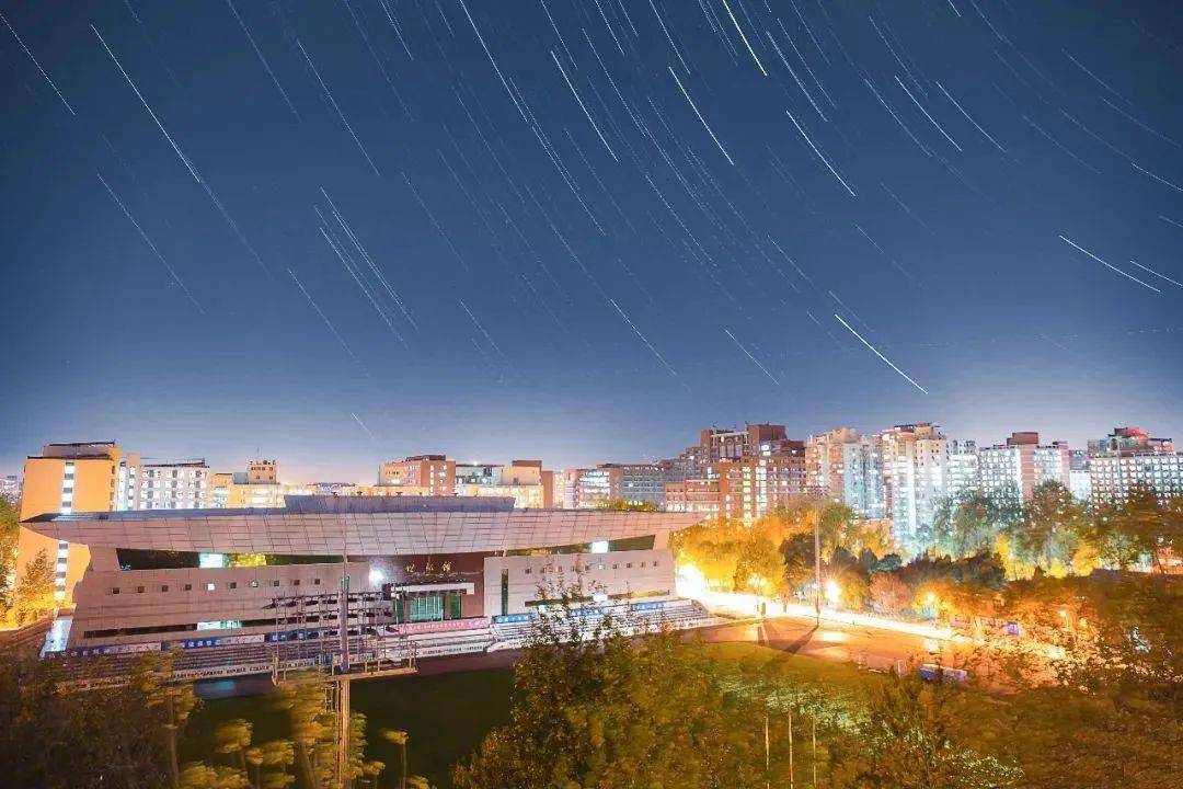 你在风景中风景亦是你八十五年人大传承红色基因 扎根中国大地走出一