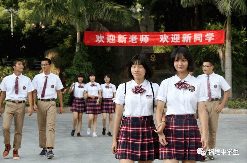 谁说高中校服丑?简直好看到爆!大学生都酸了._第一中学_汕头市_深圳