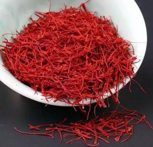 喝藏红花,气血活了常用的养血补血中补品有藏红花,当归,阿胶,丹参,草