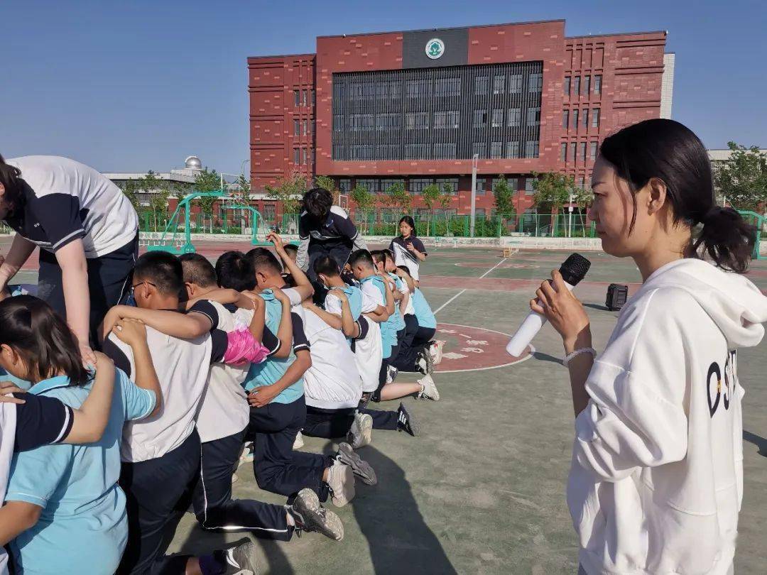 心怀鸿鹄志,足下铿锵行——记沙湾一中高二(1)班主题班会团建活动