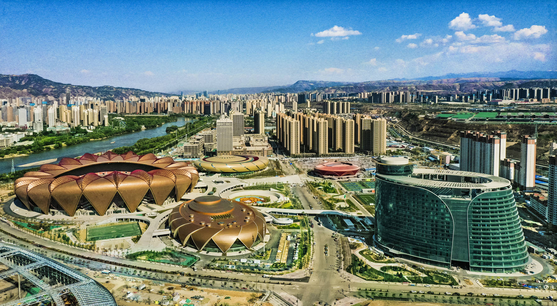 2022年5月兰州奥体中心全景兰州奥体中心迸发出的活力与激情诠释着