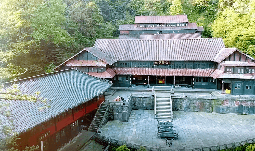 峨眉山這座網紅寺院,徒步22公里才能到達 | 覺悟禪遊_仙峰_寺廟_遇仙