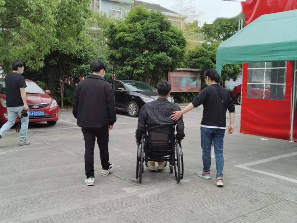 车祸后高位截瘫台州小伙拒绝躺平爬黄山游川藏线还收获10多万粉丝