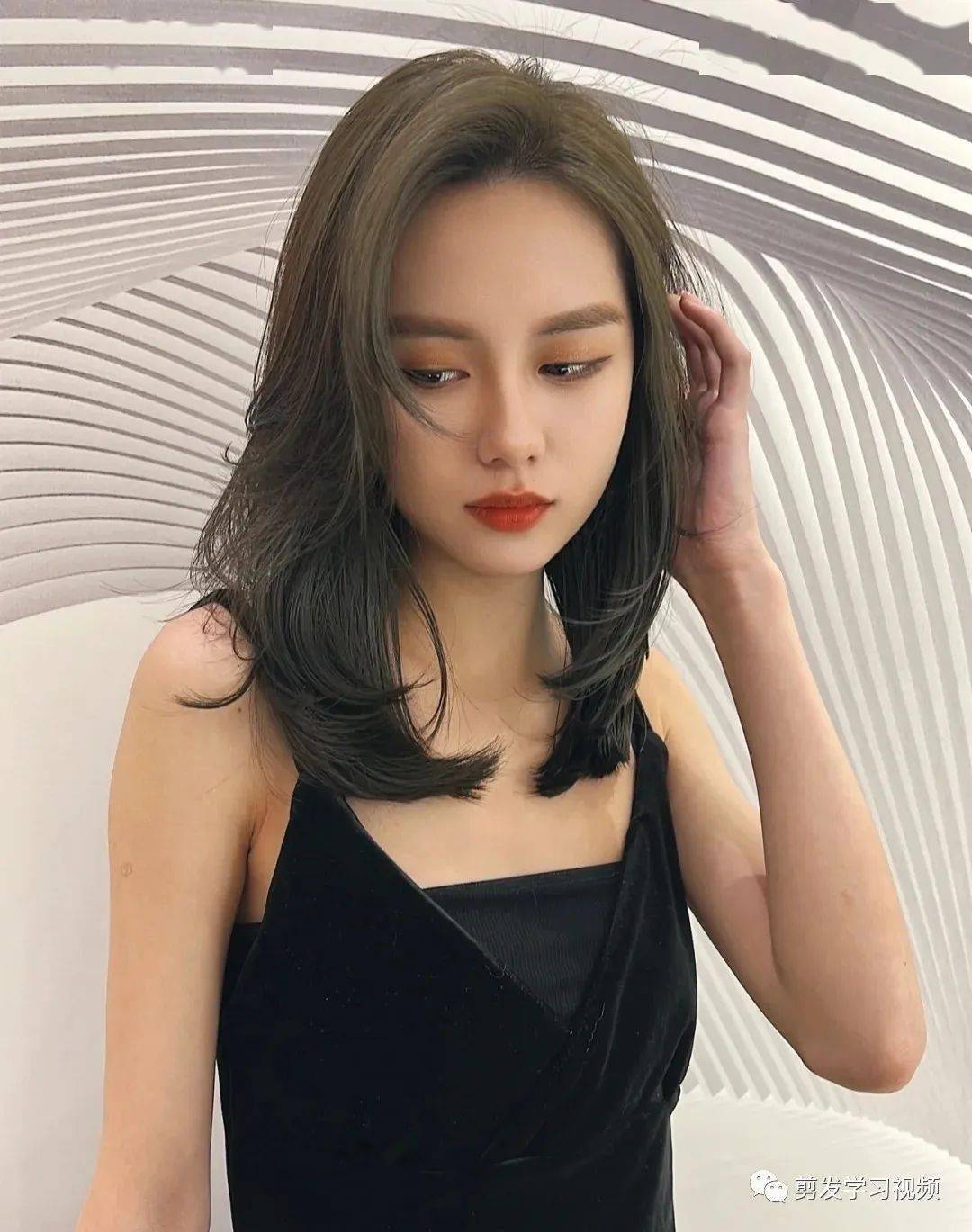 "初恋内扣烫"2 0 2 2 春夏烫了更美_发型_中国_形象