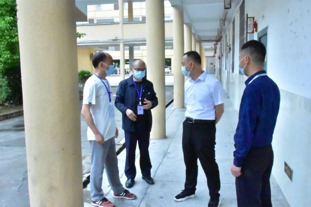 石城县人民政府副县长刘宾赴赣源中学调研高考准备工作