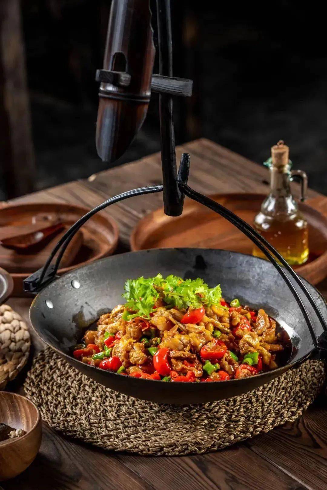 老宅牛蛙锅,卤水豆腐,炝开胃黄瓜.