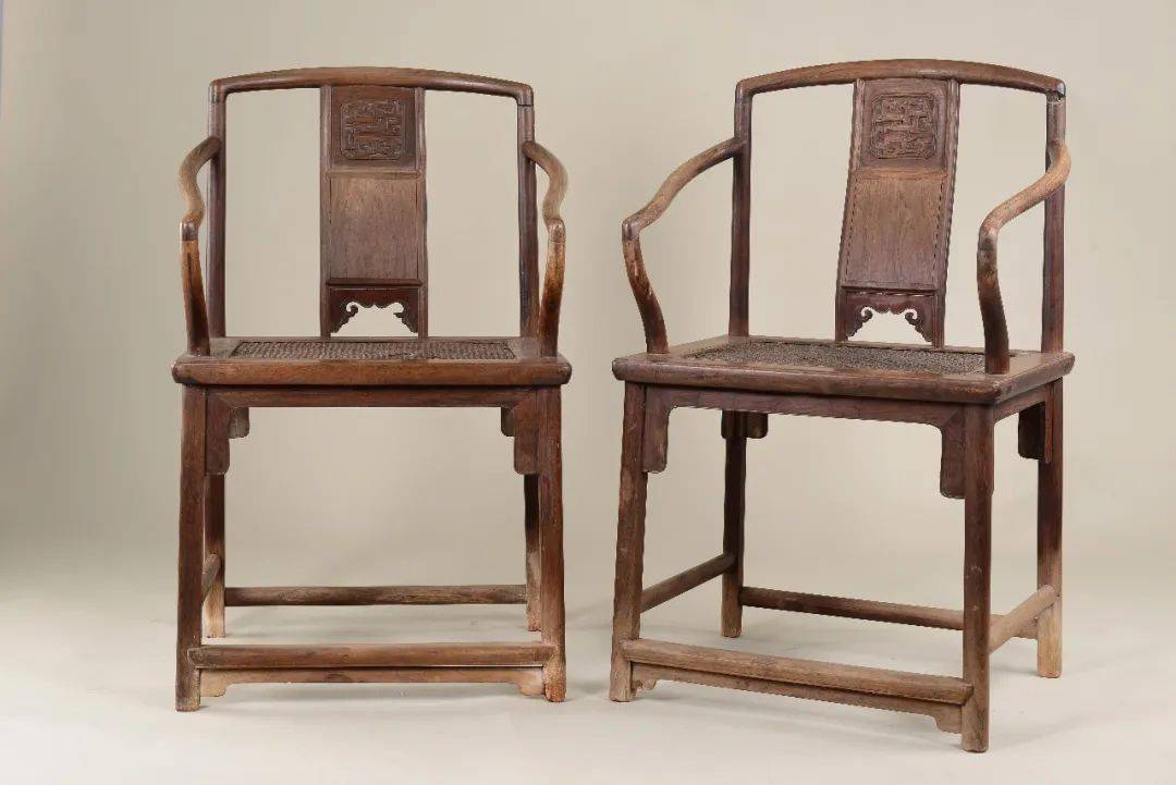 品 集一对难得的黄花梨夔龙纹南官帽椅文/张志辉在《明式家具珍赏》中