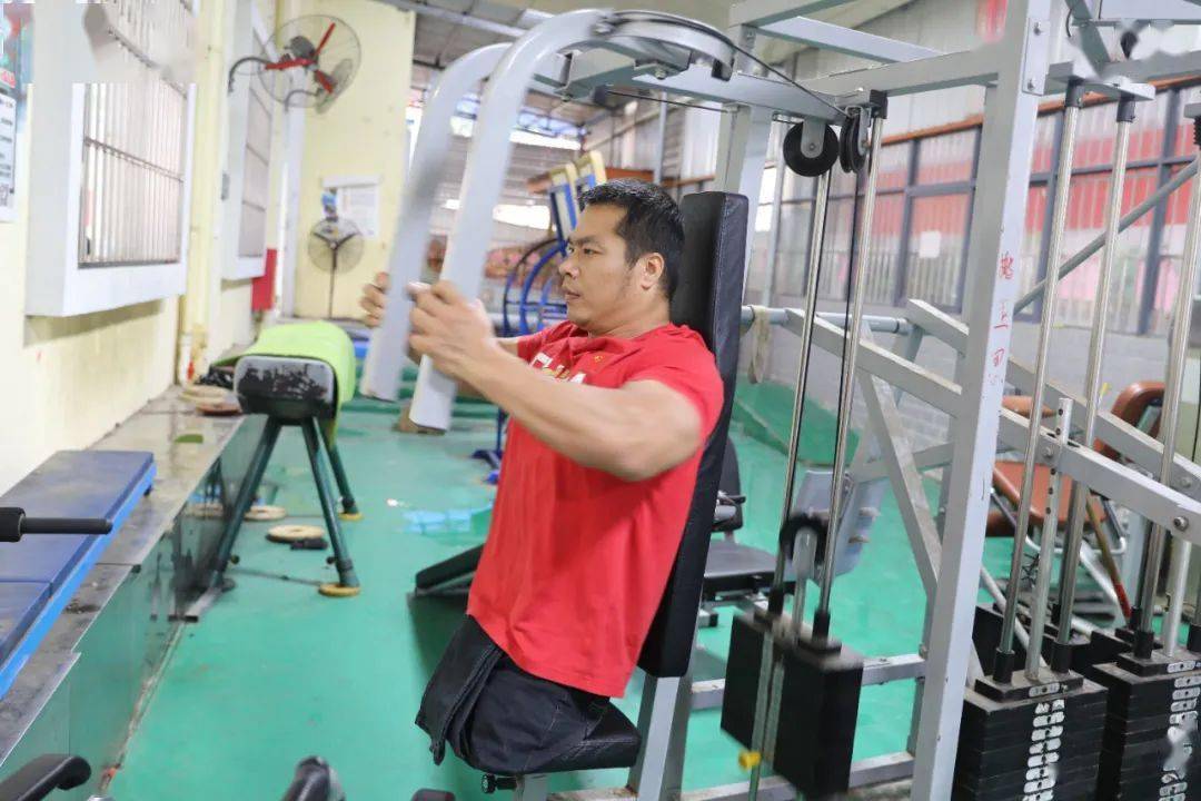 自强不息超越自我全国助残日向在上思训练残疾人运动员致敬