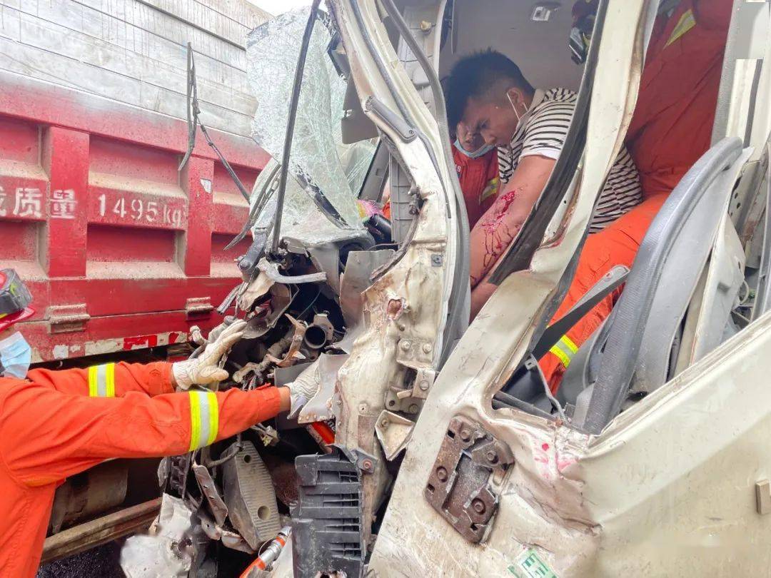 【临沧云县】 紧急营救车祸被困人员_云南苍山失联人员搜救现场_救援