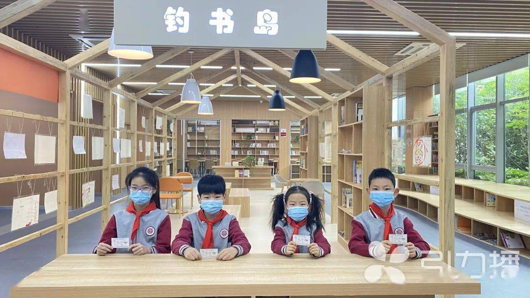 为迎接孩子们归来,相城区文徵明实验小学组织策划了"亲亲校园 甜甜