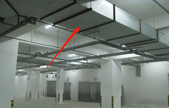 这个通风管道?有没有留意到头顶上的