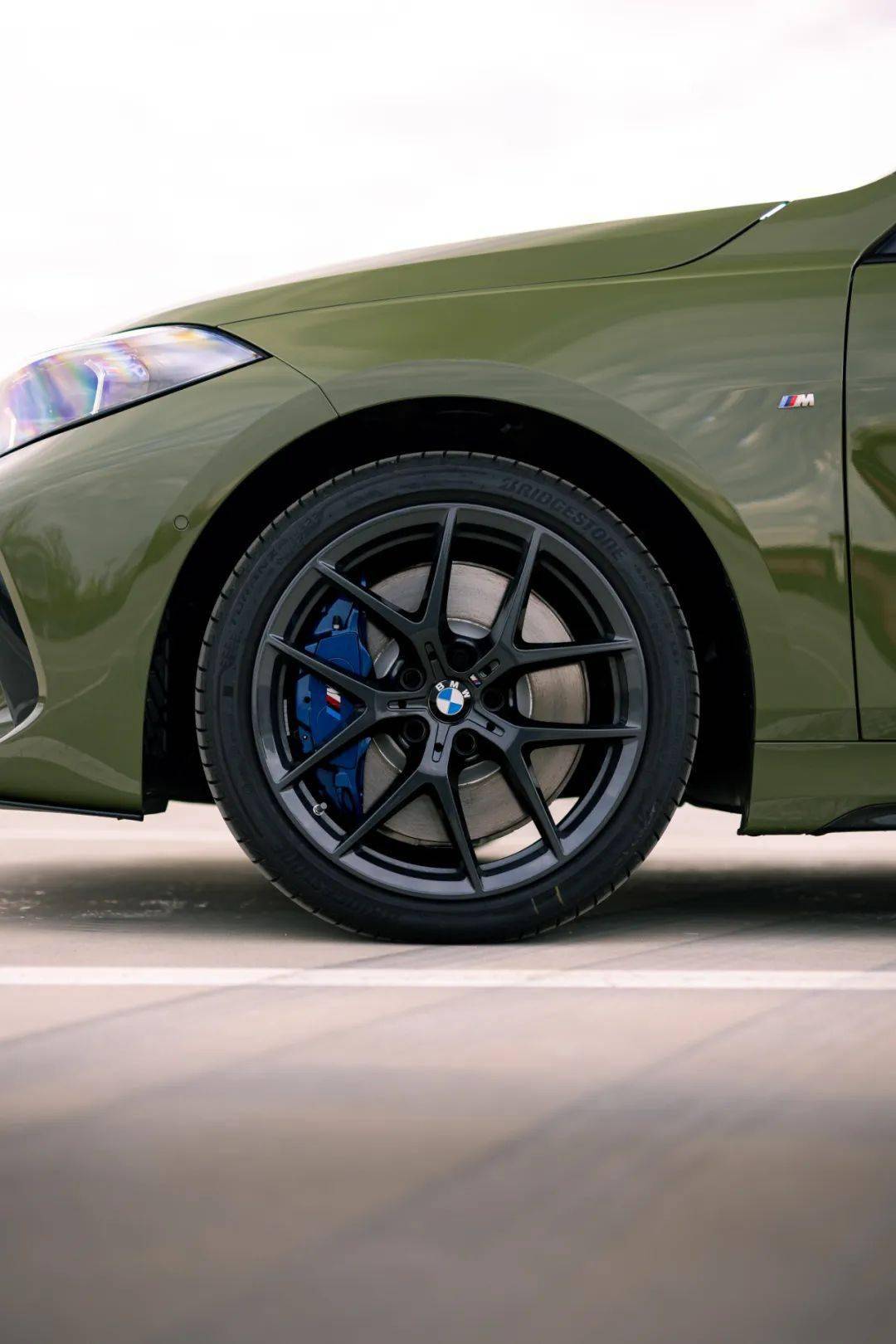 都市绿宝马m135i美图欣赏306匹小钢炮竖屏图