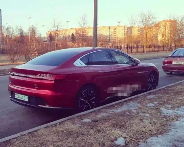 老款比亚迪汉ev出口中亚五国卖44万各国大街上与其他车格格不入