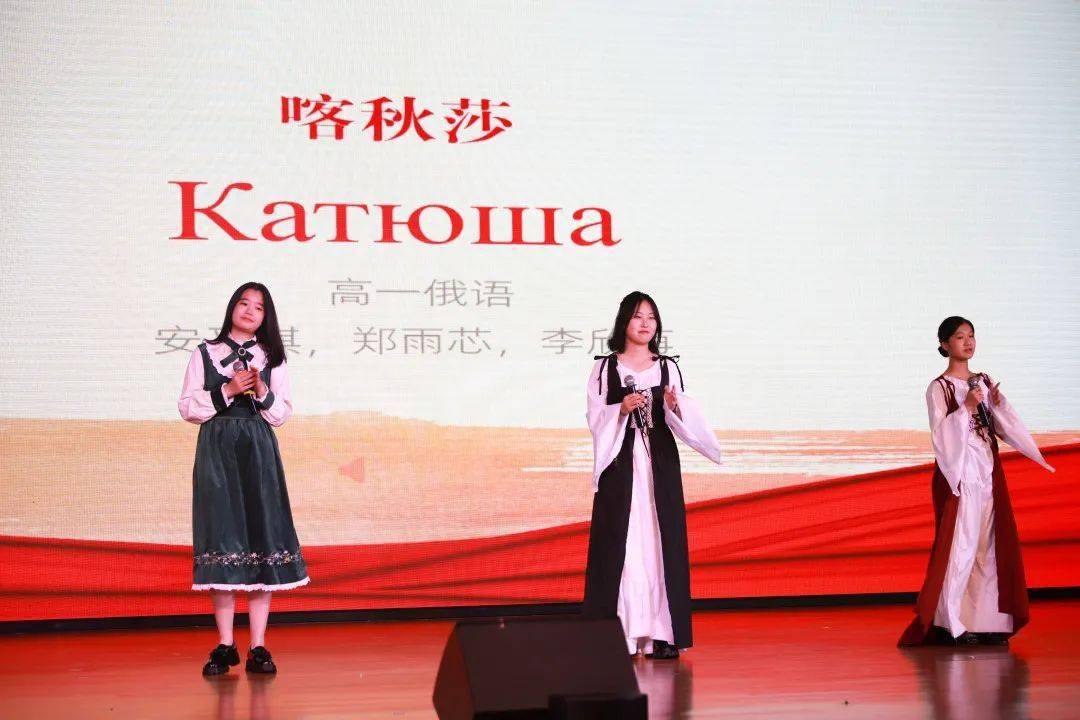 指导老师:何秋芸参演人员:黄可莹,区健嘉等《啦啦