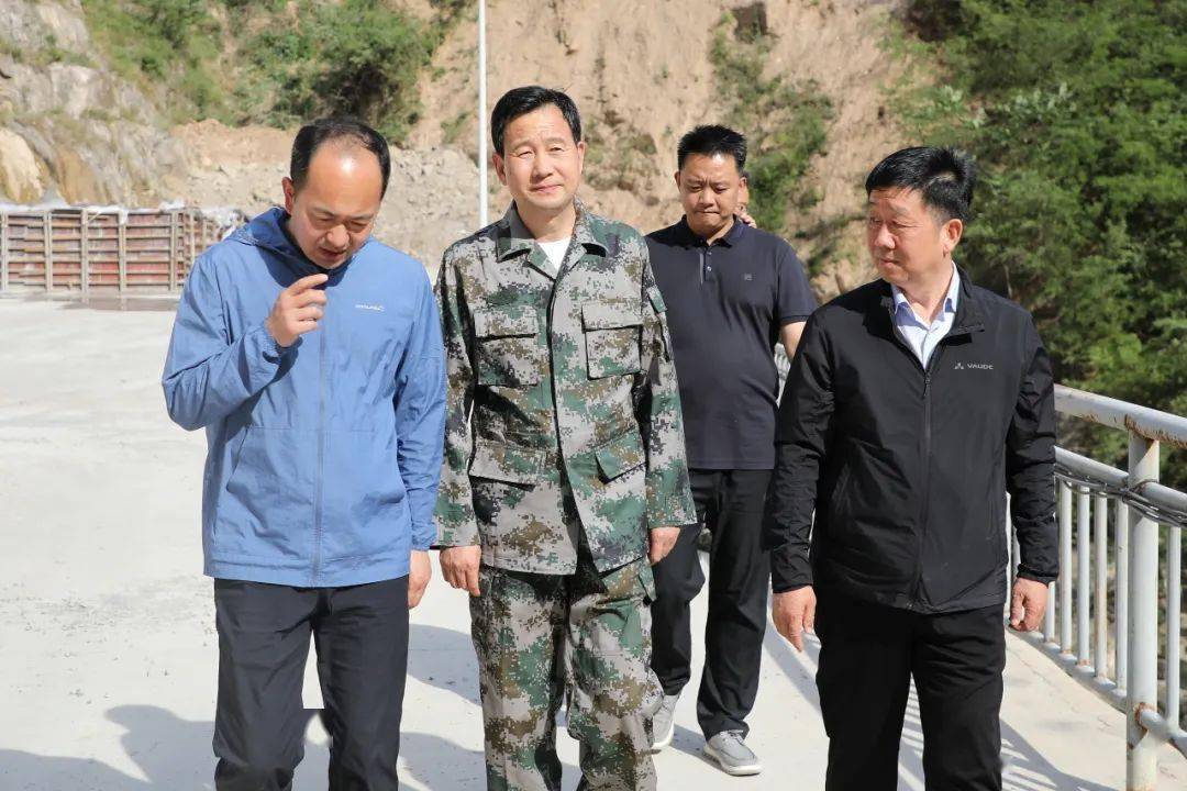 67牛书军到沁阳市观摩指导防汛抢险实战演练,并督导检查防汛备汛