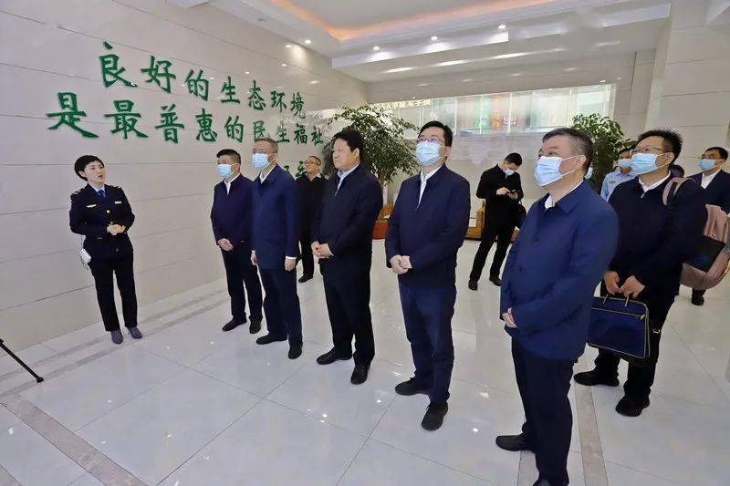 5月14日至15日,省生态环境厅党组书记何开文率调研组深入十堰,调研