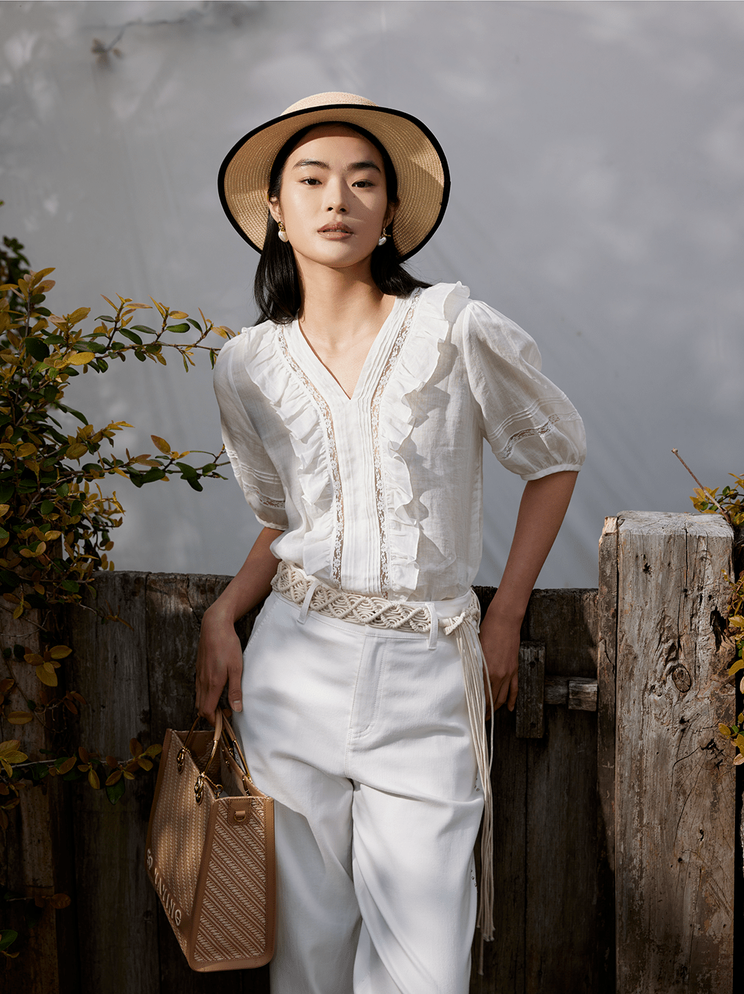 雅莹跃入夏日拥抱