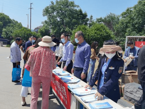 浦口區湯泉街道吉泉廣場人氣較高,是當地居民常去之地.