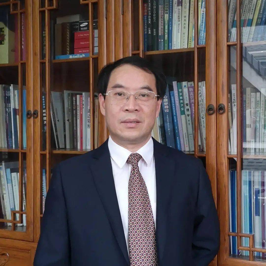 浙江大学总裁班和领导干部班最受学员欢迎教师之一,中国大连高级经理