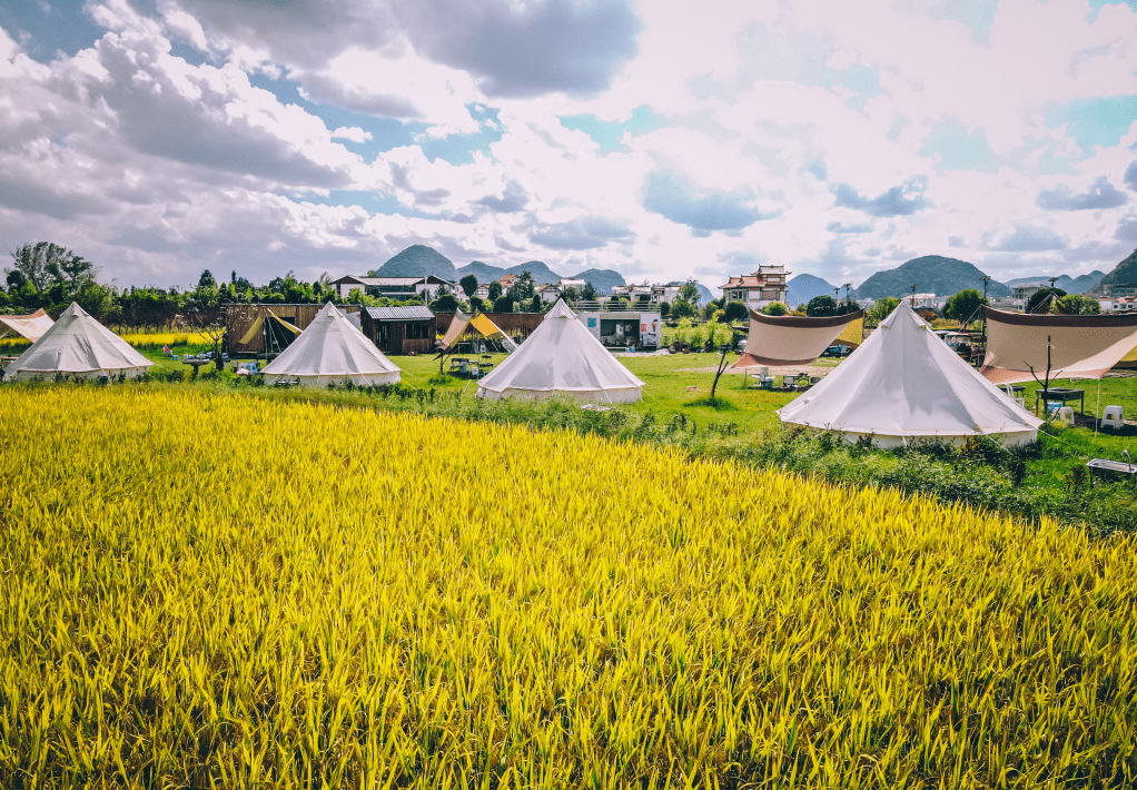 在小河湾村露营基地放风筝,烧烤,踏青,拍照,房车露营,精品民宿,精致