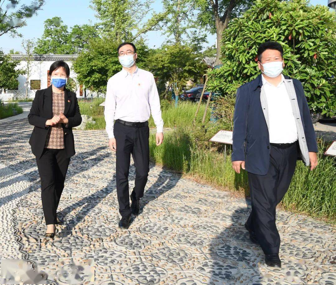 明光市委副书记杨明乐陪同