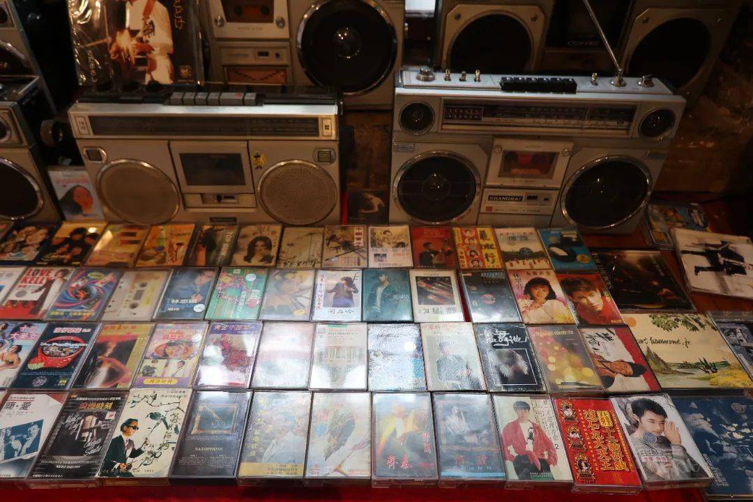 贵阳cd老音像店20平数万张唱片全是8090的青春