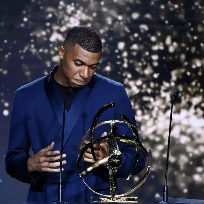 姆巴佩宣布留队巴黎圣日耳曼未来规划引关注