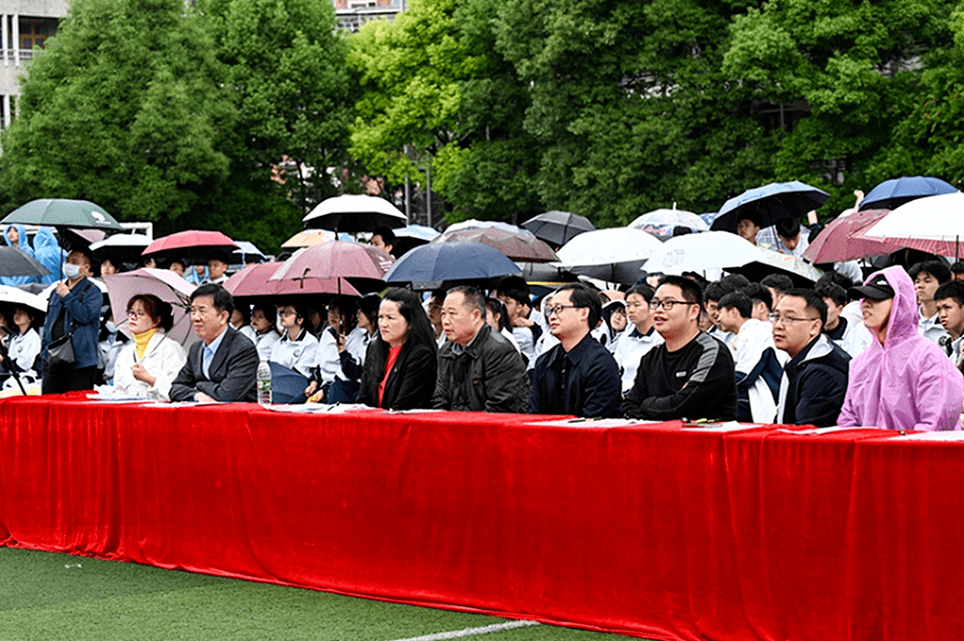 5月20日凯里学院附属中学举办第十三届校园文化艺术节