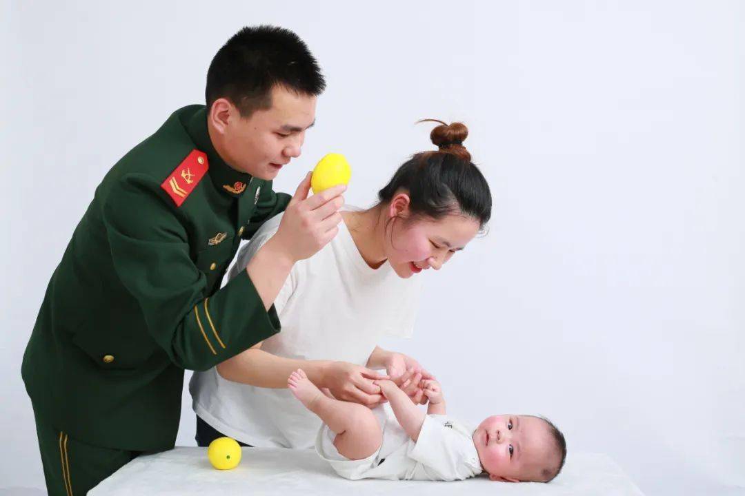 晒晒军人的全家福