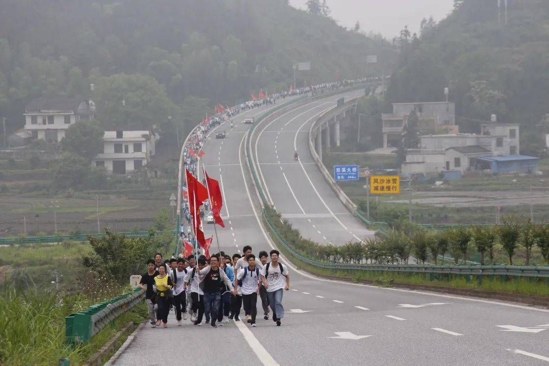 im体育校园生活如此多娇（5月23日） 风采·要闻(图3)