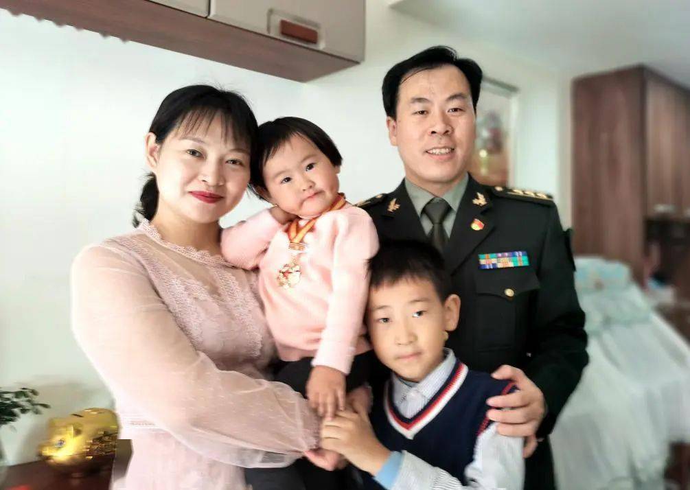 子,他们用满腔的热情，践行了一个军人家庭对党和人民的忠诚。马欢欢家庭